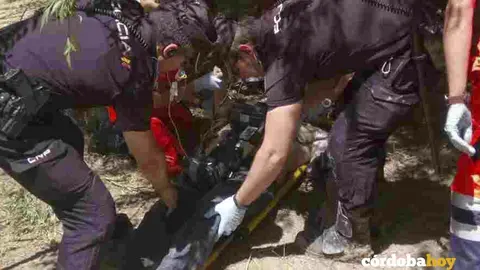 Rescate por la Polic&iacute;a Nacional de un hombre ahogado en C&oacute;rdoba