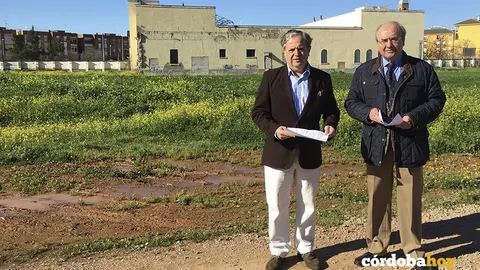 Salvador Fuentes y Luis Mart&iacute;n en la antigua Prisi&oacute;n de F&aacute;tima