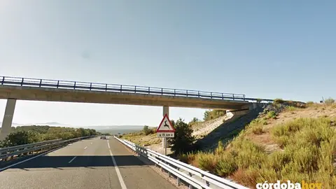 Paso elevado desde donde arrojaba las piedras
