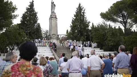 Fieles en el Sagrado Coraz&oacute;n de Jes&uacute;s