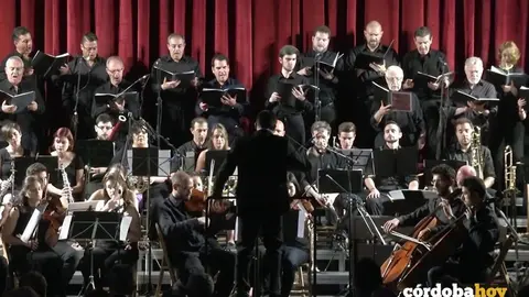 Orquesta y Coro de la catedral cantando