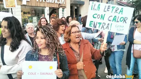 Protesta de ampas por el calor en las aulas