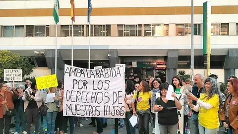 Protesta de ampas por el calor en las aulas