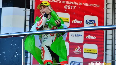 Desir&eacute;e &Aacute;valos en el podium de Jerez