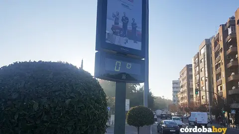 Term&oacute;metro con 0 grados en la capital, en una imagen de archivo