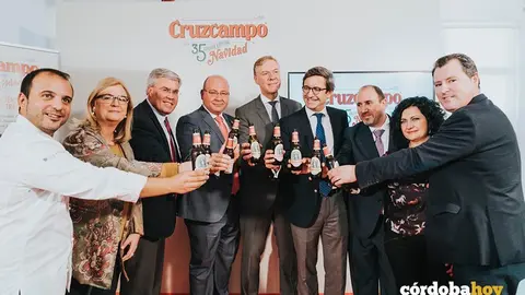 Kisko Garc&iacute;a con Cruzcampo