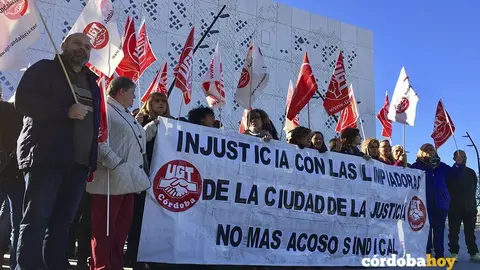 Concentración trabajadores de limpieza de la Ciudad de la Justicia