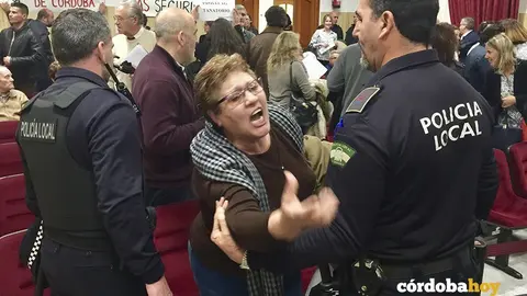 Protestas en el Pleno