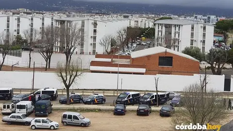 Despliegue policial en el barrio del Guadalquivir