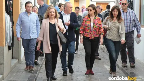 La alcaldesa se reúne con los comerciantes del Casco Histórico