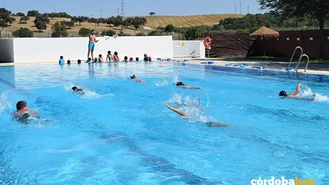 Piscina municipal de Almod&oacute;var del R&iacute;o