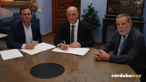 Firma del convencio de colaboración con el Ayuntamiento de Villafranca