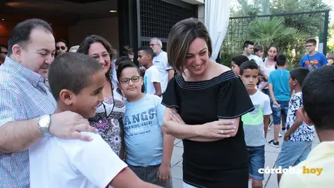 Isabel Ambrosio con los ni&ntilde;os saharauis
