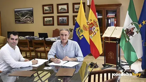 David Mart&iacute;nez y Jos&eacute; Antonio Ruiz Almenara en la firma del convenio