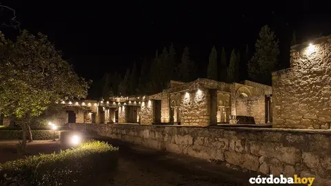 Iluminaci&oacute;n nocturna de Medina Azahara