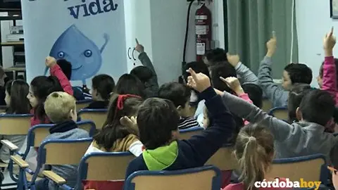 Participantes en el programa de Emacsa para concienciar sobre el agua