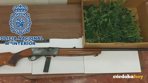 Arma de fuego y marihuana incautada por la Polic&iacute;a Nacional