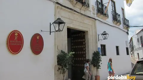 Turistas en el Hotel Casa de la Juder&iacute;a de C&oacute;rdoba