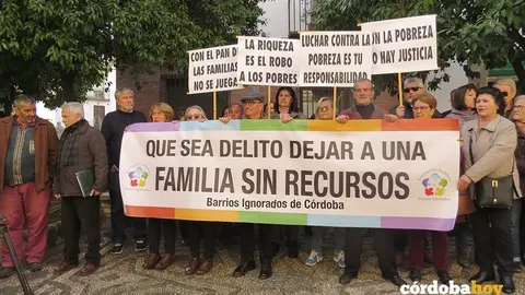 Concentraci&oacute;n ante la Junta de la Asociaci&oacute;n Andaluza de Barrios Ignorados