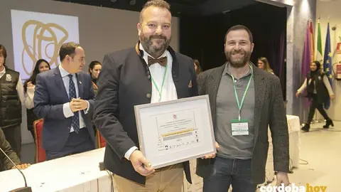 Anselmo C&oacute;rdoba recoge su premio