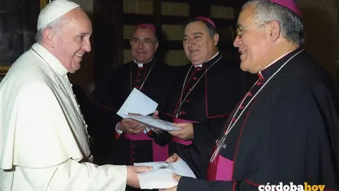 El Papa con el obispo de C&oacute;rdoba, Demetrio Fern&aacute;ndez