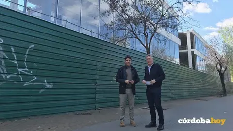 Pedro garc&iacute;a y Emilio garc&iacute;a, ante la Biblioteca P&uacute;blica del Estado