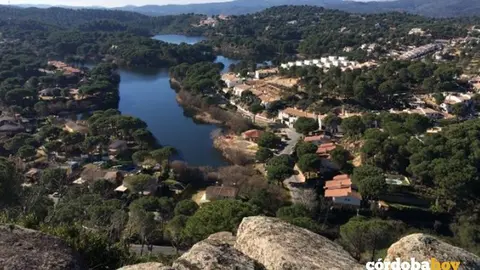 Urbanizaci&oacute;n de Las Jaras en plena Sierra