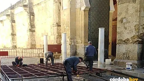 Colocaci&oacute;n de una rampa para el acceso al interior de la Mezquita-Catedral