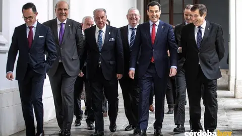 Reubi&oacute;n del presidente de la Junta con los presidentes de las agrupaciones