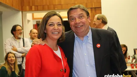 Isabel Ambrosio y Luis Planas en la sede del PSOE