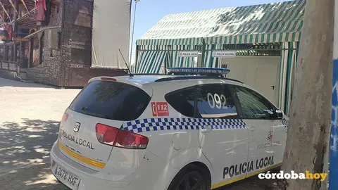 Coche de la Polic&iacute;a Local en la Feria de C&oacute;rdoba