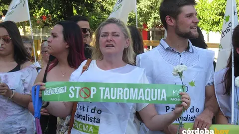 Miembros de Pacma contra la tauromaquia