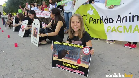 Protesta contra la becerrada a la mujer cordobesa
