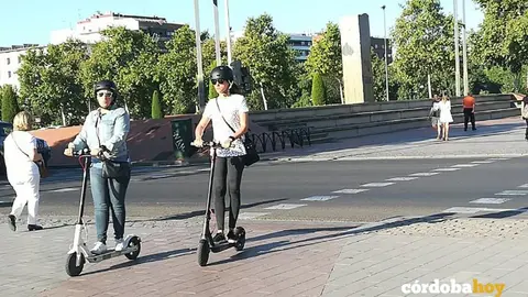 Patinetes el&eacute;ctricos en C&oacute;rdoba, en una imagen de archivo