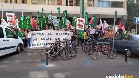 Protesta sindicatos aulas cerradas