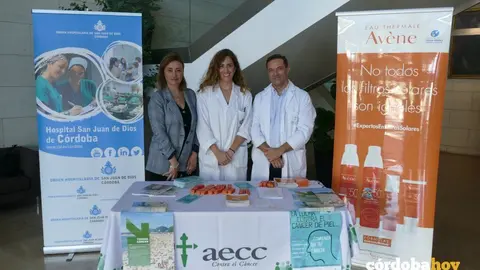 Mesa informativa c&aacute;ncer de piel San Juan de Dios