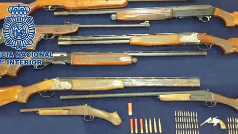 Armas y munici&oacute;n incautadas por la Polic&iacute;a Nacional en C&oacute;rdoba
