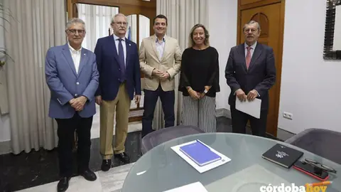 Reuni&oacute;n en el Ayuntamiento sobre la asamble mundial de m&eacute;dicos en C&oacute;rdoba