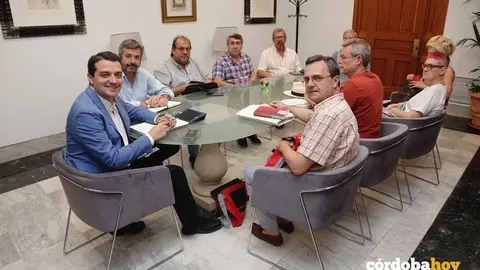Jos&eacute; Mar&iacute;a Bellido y Juan Andr&eacute;s de Gracia en el encuentro entre el alcalde y el CMC