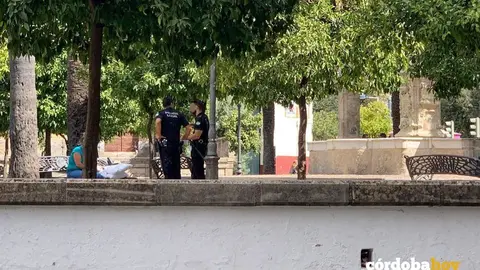 Acci&oacute;n policial e informativa en la plaza del Alpargate