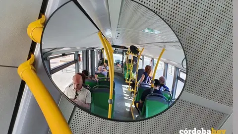 Interior de un autob&uacute;s de Aucorsa