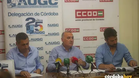 Alberto Moya (centro) durante su comparecencia en la sede de CCOO de C&oacute;rdoba