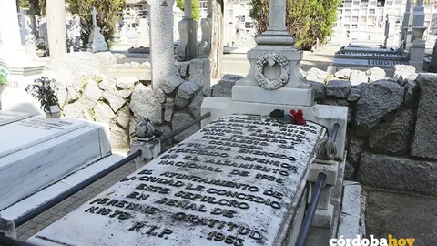 Losas curiosas del cementerio de Nuestra Se&ntilde;ora de la Salud