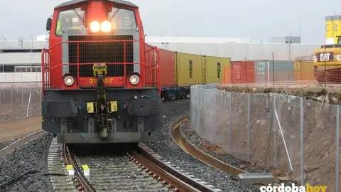 Un tren de mercanc&iacute;as FOTO ADIF