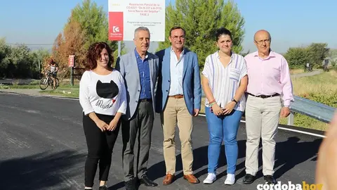 El alcalde de Lucena, Juan P&eacute;rez, en el medio a la izquierda, y a su derecha el diputado provincial Francisco Palomares