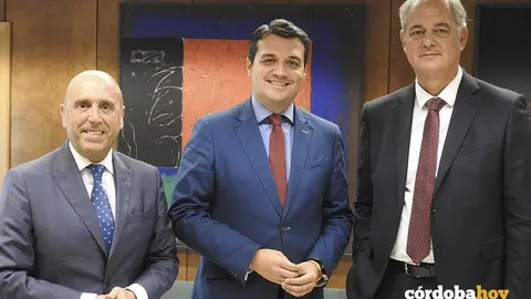 Encuentro institucional entre el alcalde y el presidente de Cajasur