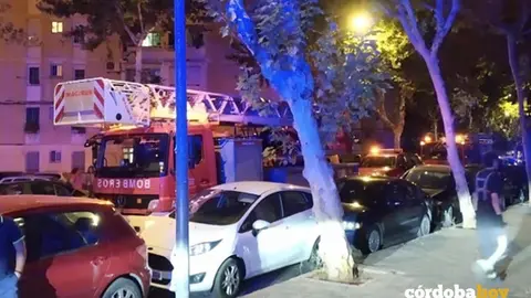 Los bomberos a su llegada a la calle Ja&eacute;n Foto Twitter de los bomberos de C&oacute;rdoba