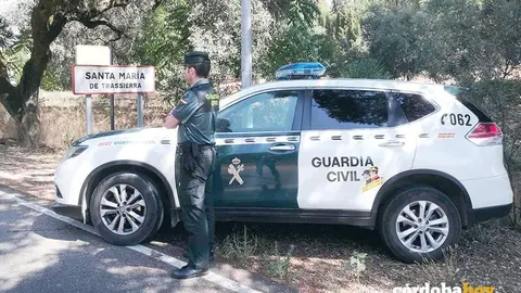 Un agente de la Guardia Civil en Santa Mar&iacute;a de Trassierra
