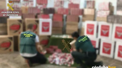 Imagen de la operaci&oacute;n velada por la Guardia Civil para evitar identificar marcas