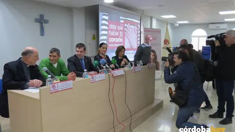 Diana Navarro en la rueda de prensa en C&aacute;ritas C&oacute;rdoba
